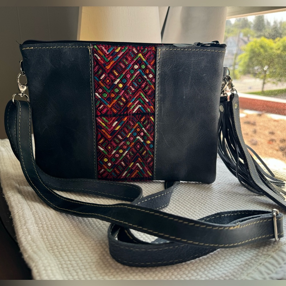 D & R Leather crossbody hand bag with pockets color blue /grey